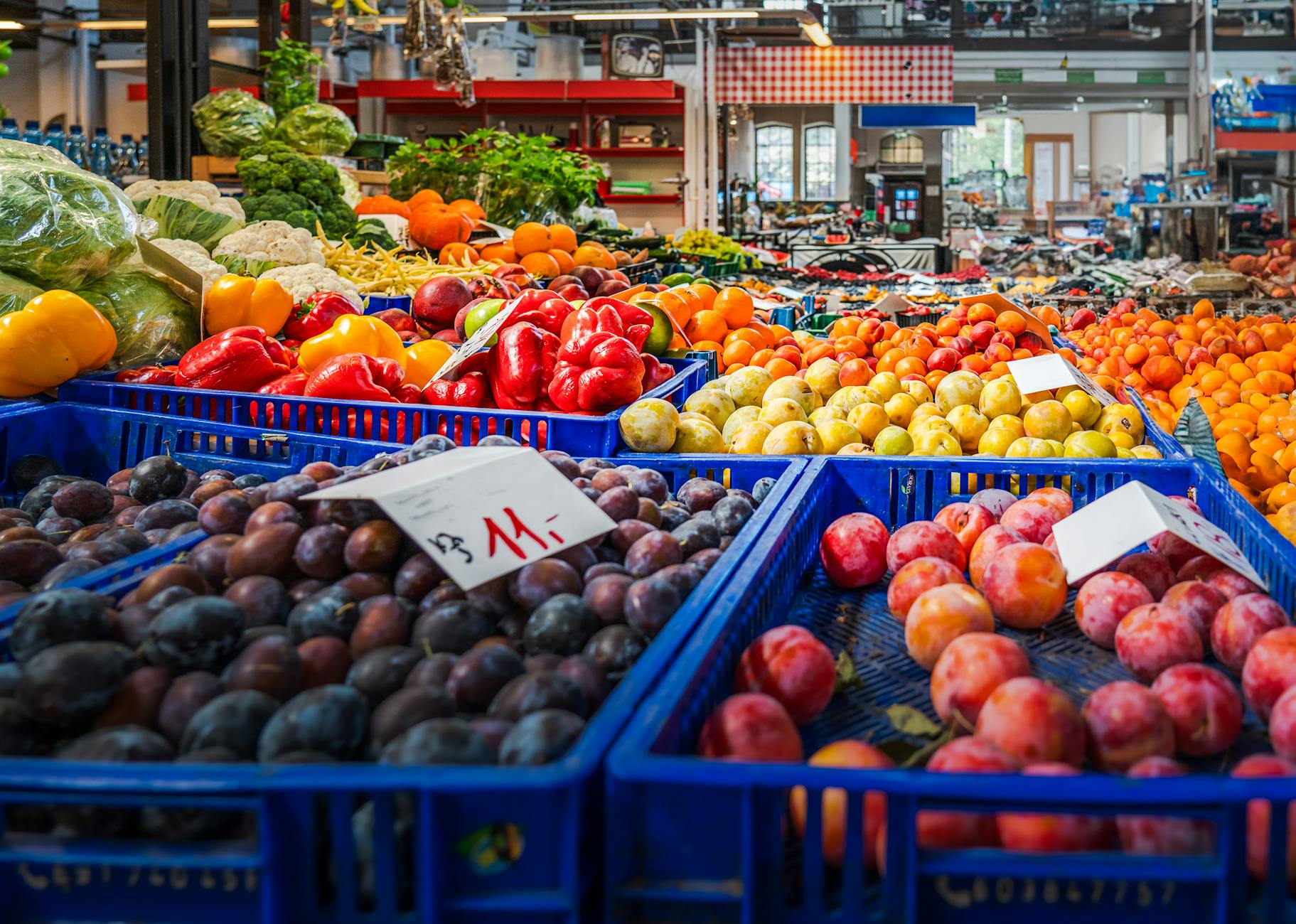 Fructe și legume proaspete la aprozar
